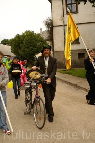 Gajiens uz jaunajām skolas telpam 2007 gadā